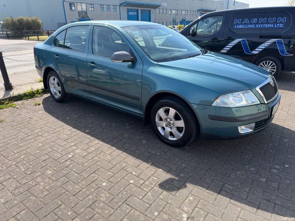 Skoda Octavia Hatchback, Petrol, 2007, Green