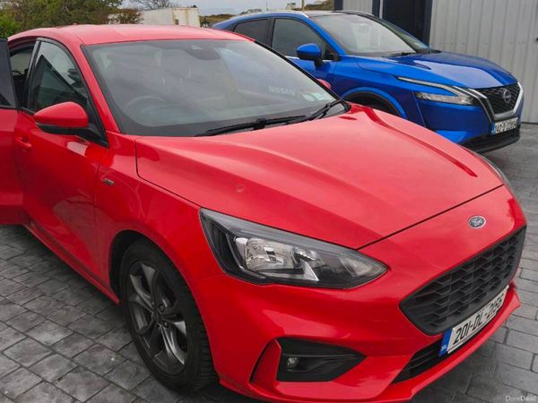 Ford Focus Hatchback, Diesel, 2020, Red