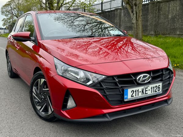 Hyundai i20 Hatchback, Petrol, 2021, Red