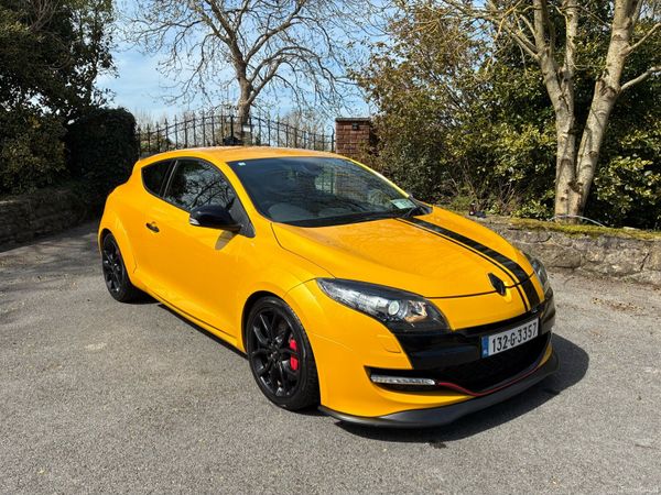 Renault Megane Hatchback, Petrol, 2013, Yellow