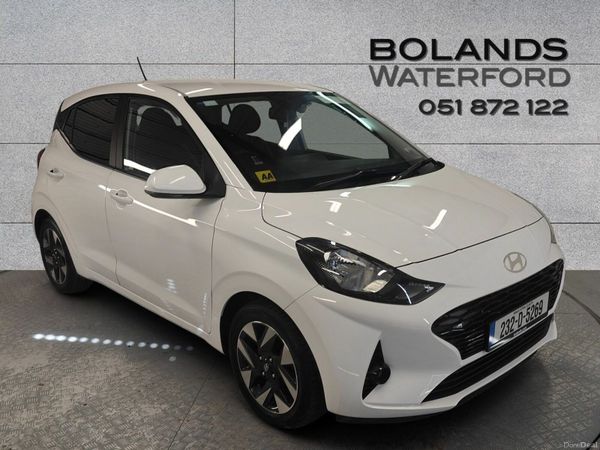Hyundai i10 Hatchback, Petrol, 2023, White