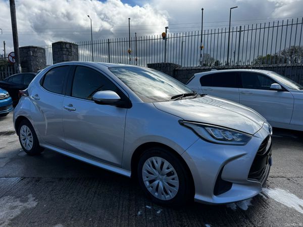 Toyota Yaris Hatchback, Petrol Hybrid, 2020, Silver