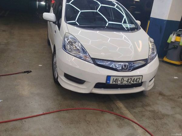 Honda Shuttle Estate, Petrol Hybrid, 2014, White