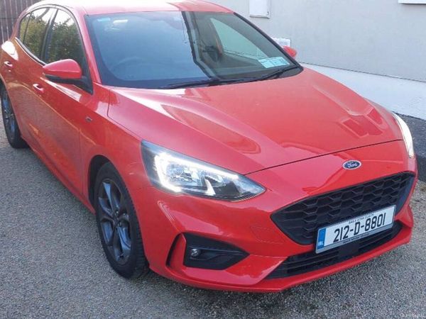 Ford Focus Hatchback, Petrol Hybrid, 2021, Red