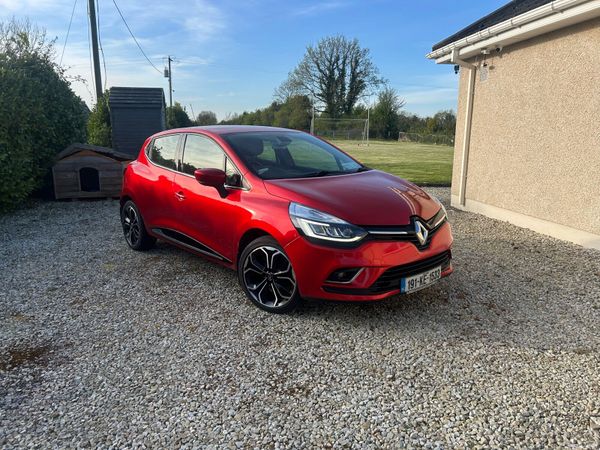 Renault Clio Hatchback, Petrol, 2019, Red