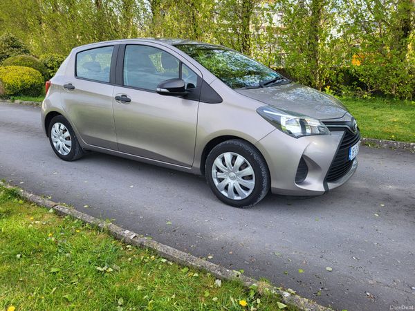 Toyota Yaris Hatchback, Petrol, 2015, Beige