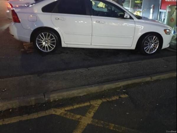 Volvo S40 Saloon, Diesel, 2010, White