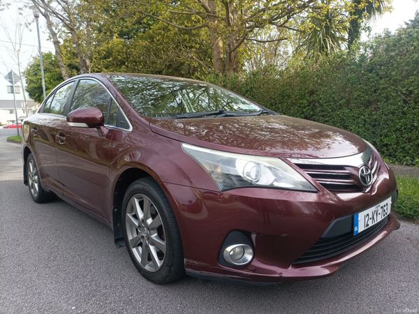 Toyota Avensis Saloon, Diesel, 2012, Red