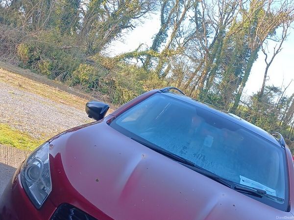 Nissan Qashqai Hatchback, Diesel, 2014, Red