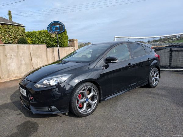 Ford Focus Hatchback, Petrol, 2014, Black