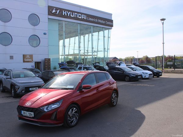 Hyundai i20 Hatchback, Petrol, 2024, Red