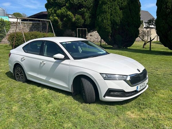 Skoda Octavia Saloon, Diesel, 2021, White