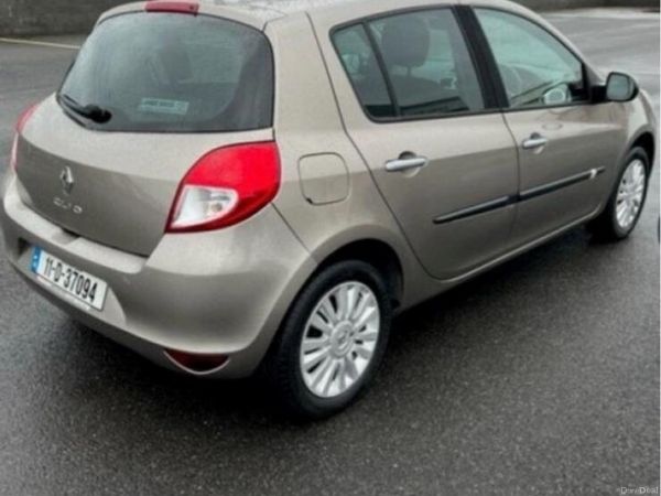 Renault Clio Hatchback, Petrol, 2011, Gold