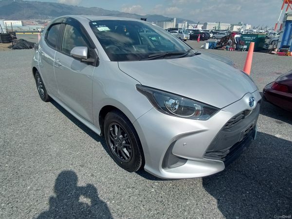 Toyota Yaris Hatchback, Petrol Hybrid, 2020, Silver