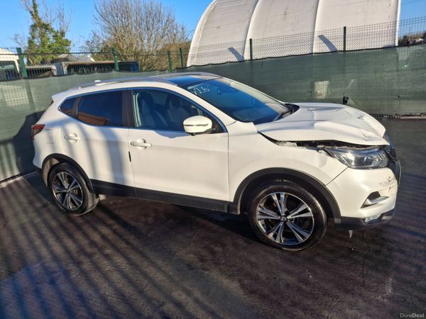Nissan Qashqai MPV, Petrol, 2018, White