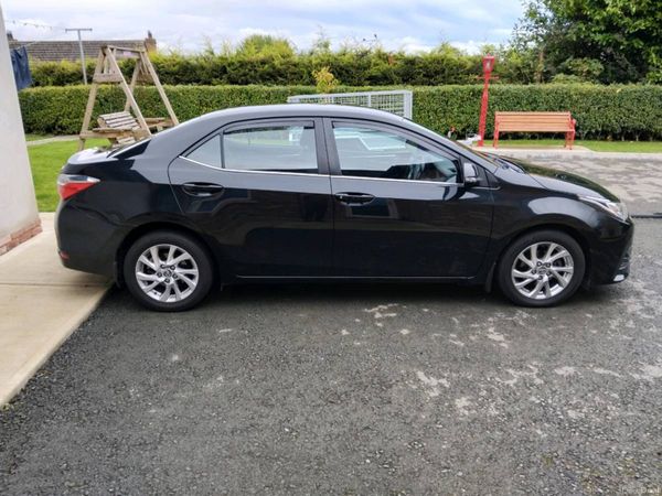 Toyota Corolla Saloon, Diesel, 2017, Black