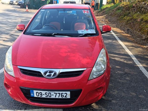 Hyundai i20 Hatchback, Petrol, 2009, Red