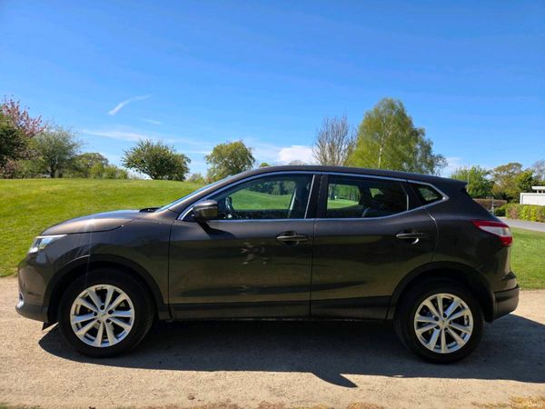 Nissan Qashqai Hatchback, Petrol, 2015, Beige