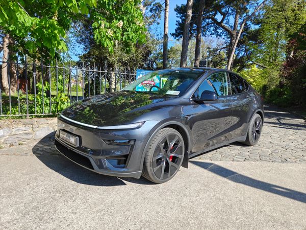 Tesla Model Y MPV, Electric, 2026, Grey