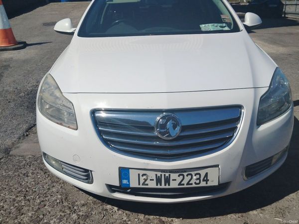 Vauxhall Insignia Hatchback, Diesel, 2012, White