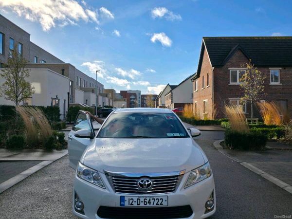 Toyota Camry Saloon, Petrol Hybrid, 2012, White