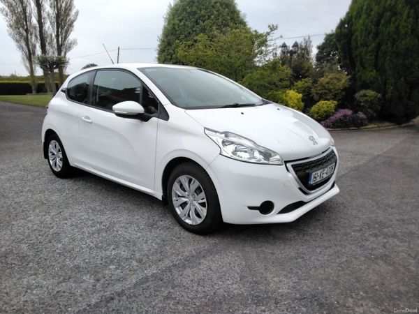Peugeot 208 Hatchback, Petrol, 2015, White