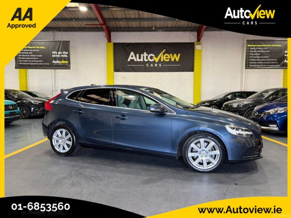 Volvo V40 Hatchback, Diesel, 2017, Blue