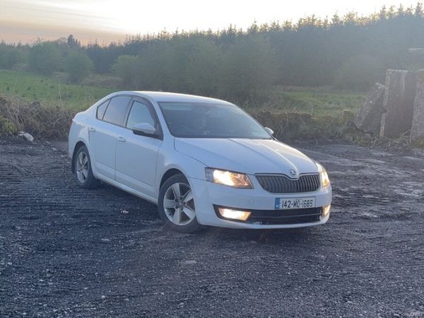 Skoda Octavia Hatchback, Diesel, 2014, White