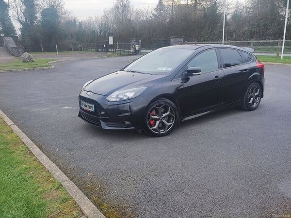 Ford Focus Hatchback, Petrol, 2012, Black