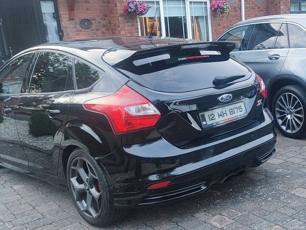 Ford Focus Hatchback, Petrol, 2012, Black