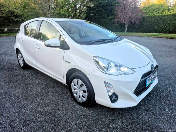Toyota Aqua Hatchback, Petrol Hybrid, 2017, White