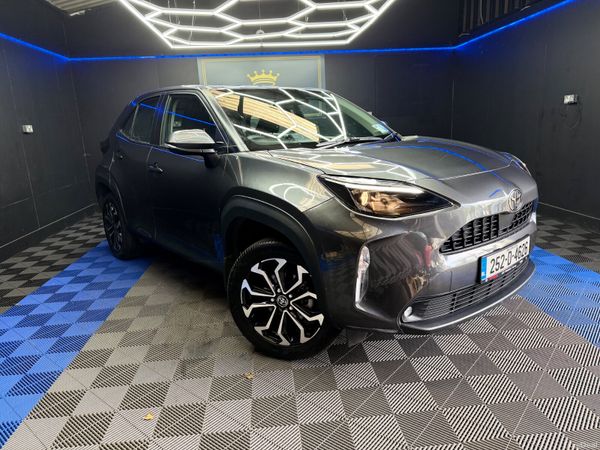 Toyota Yaris Cross Hatchback, Petrol Hybrid, 2025, Grey