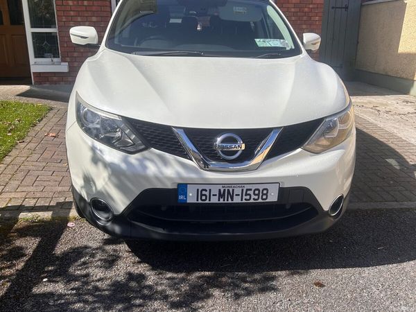 Nissan Qashqai Hatchback, Diesel, 2016, White