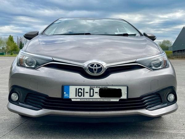 Toyota Auris Hatchback, Diesel, 2016, Bronze