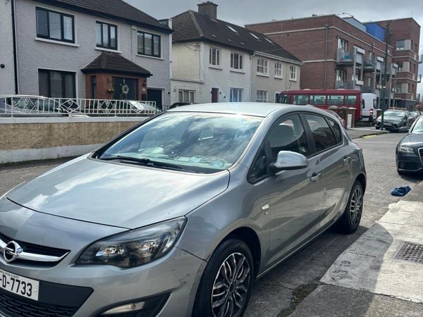Opel Astra Hatchback, Diesel, 2014, Silver