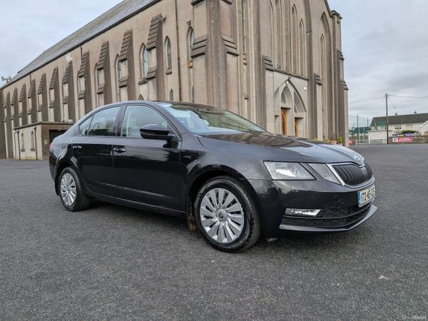 Skoda Octavia Saloon, Diesel, 2017, Black