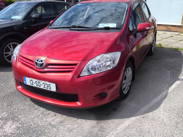 Toyota Auris Hatchback, Diesel, 2012, Red