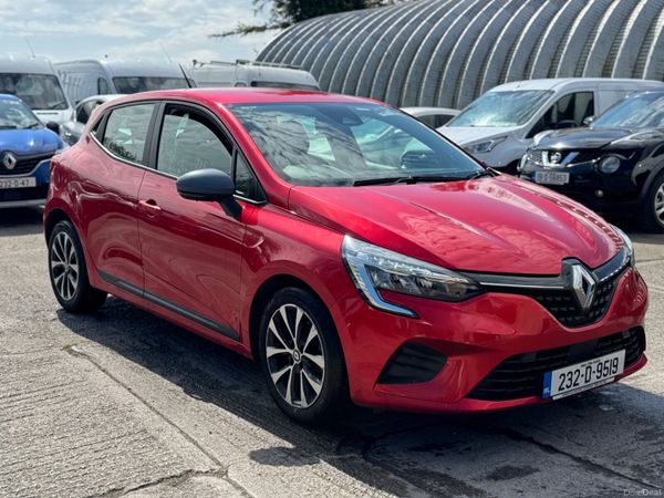 Renault Clio Hatchback, Petrol, 2023, Red