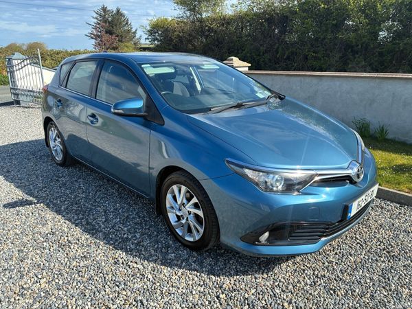 Toyota Auris Hatchback, Diesel, 2016, Blue
