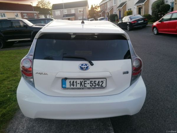 Toyota Aqua Hatchback, Petrol Hybrid, 2014, White