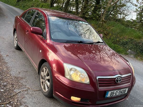 Toyota Avensis Saloon, Petrol, 2005, Red