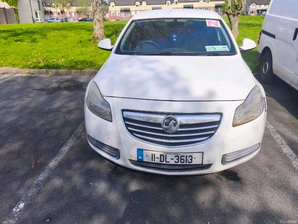 Vauxhall Insignia Hatchback, Diesel, 2011, White