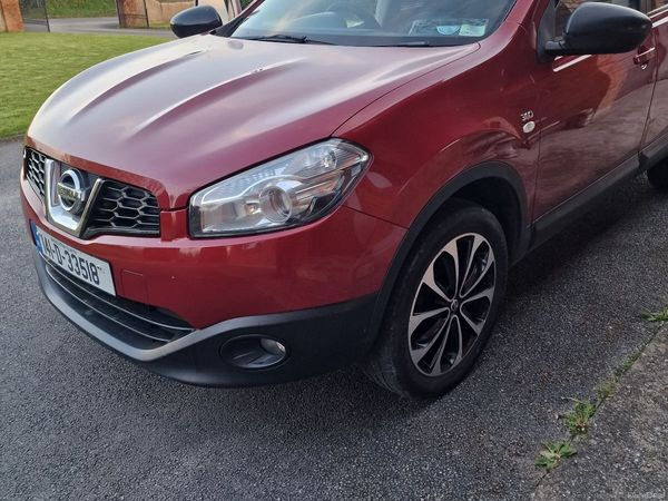 Nissan Qashqai+2 MPV, Diesel, 2014, Red