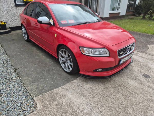 Volvo S40 Saloon, Diesel, 2012, Red