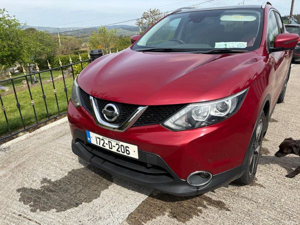 Nissan Qashqai SUV, Diesel, 2017, Red