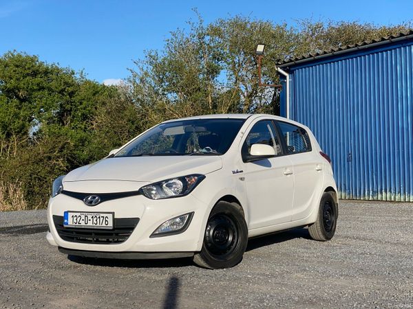 Hyundai i20 Hatchback, Petrol, 2013, White