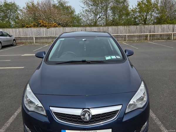 Vauxhall Astra Hatchback, Petrol, 2011, Blue