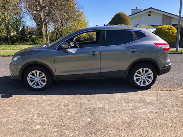 Nissan Qashqai Hatchback, Diesel, 2014, Grey