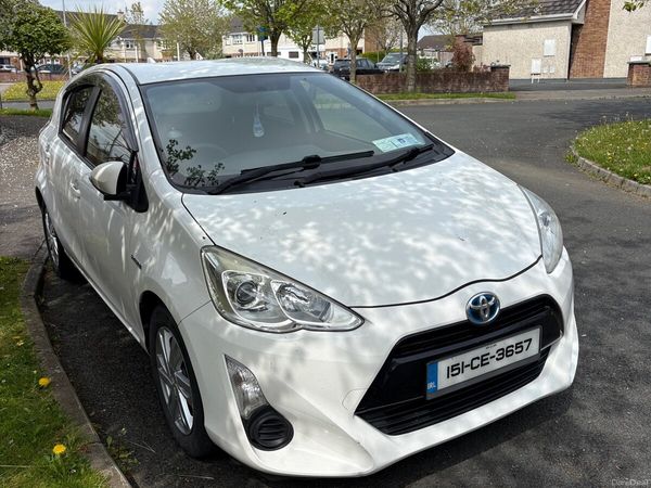 Toyota Aqua Hatchback, Petrol Hybrid, 2015, White