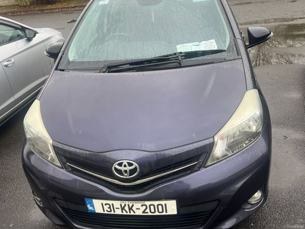 Toyota Yaris Hatchback, Petrol, 2013, Blue